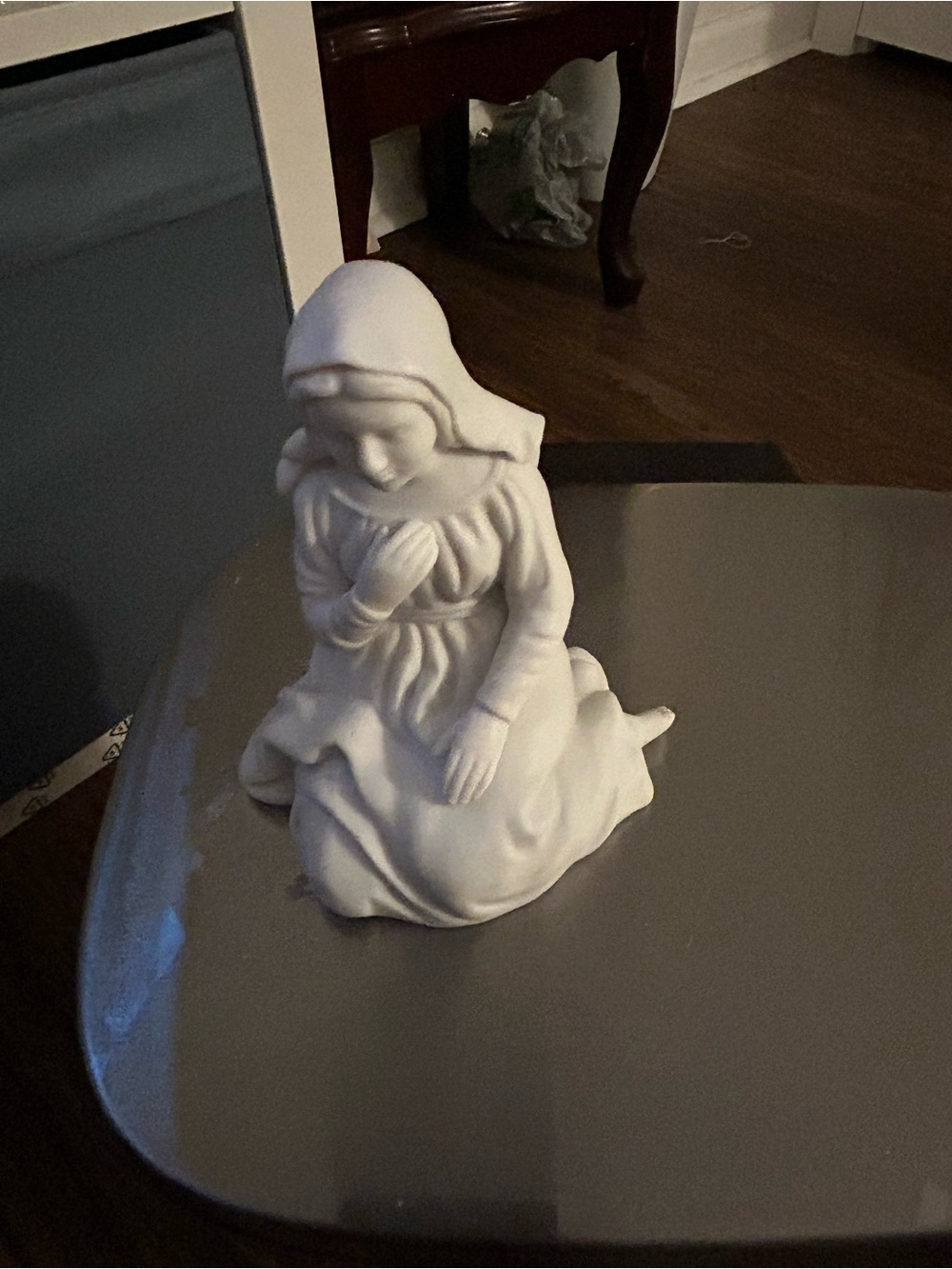 Avon White Ceramic Kneeling Girl Statue